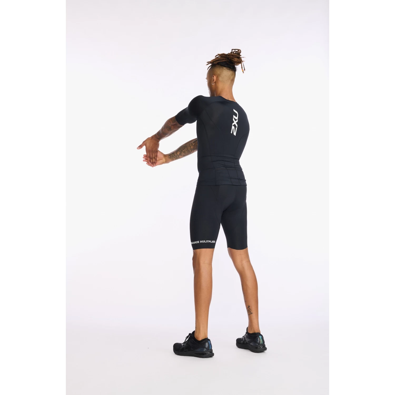 2XU Aero Tri Sleeved Top - Black/white 17 2XU Aero Tri Sleeved Top - Black/white - Image 15