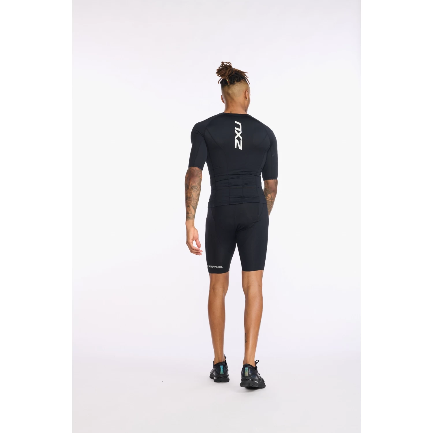 2XU Aero Tri Sleeved Top - Black/white 16 2XU Aero Tri Sleeved Top - Black/white - Image 14