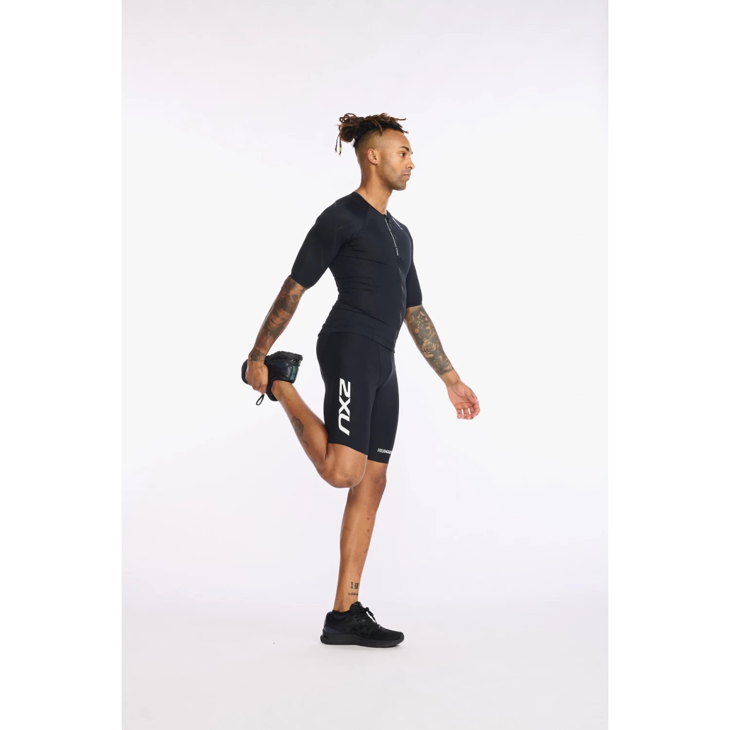 2XU Aero Tri Sleeved Top - Black/white 14 2XU Aero Tri Sleeved Top - Black/white - Image 12