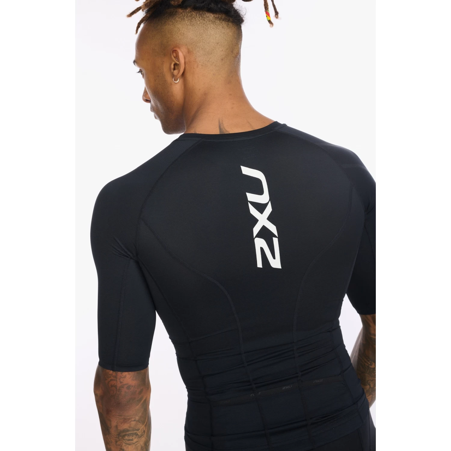 2XU Aero Tri Sleeved Top - Black/white 5 2XU Aero Tri Sleeved Top - Black/white - Image 3