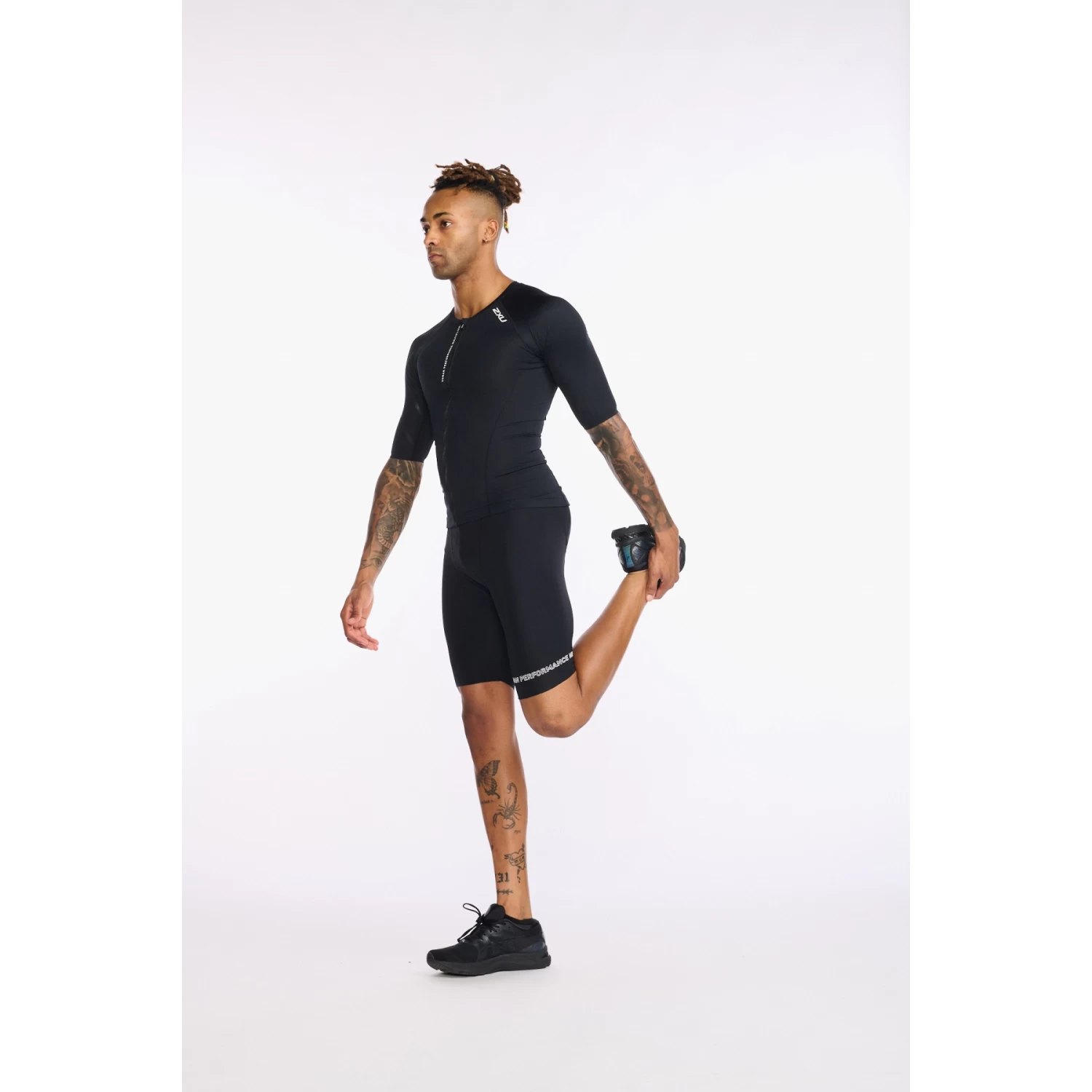 2XU Aero Tri Sleeved Top - Black/white 10 2XU Aero Tri Sleeved Top - Black/white - Image 8