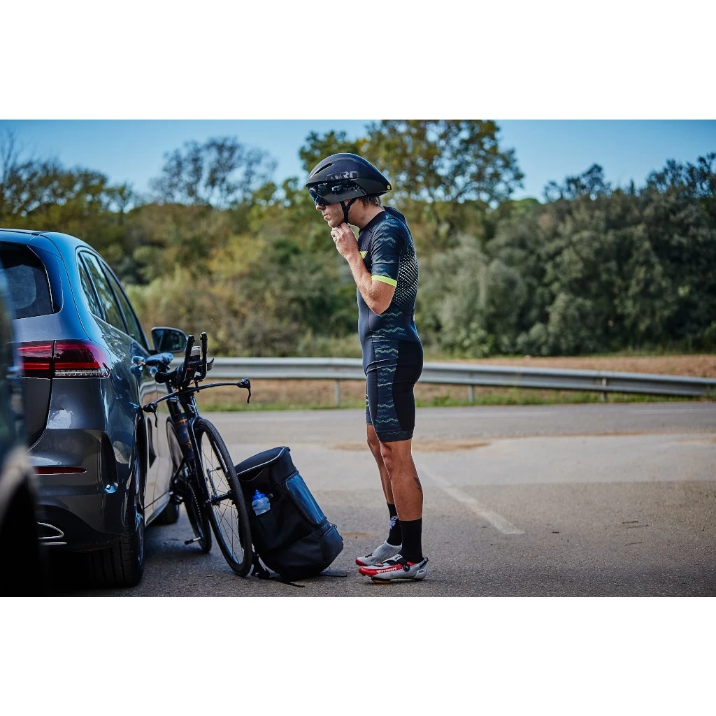 Zone3 Men's Activate Plus Revolution Short Sleeve Trisuit - Black/green 8 Zone3 Men's Activate Plus Revolution Short Sleeve Trisuit - Black/green - Image 6