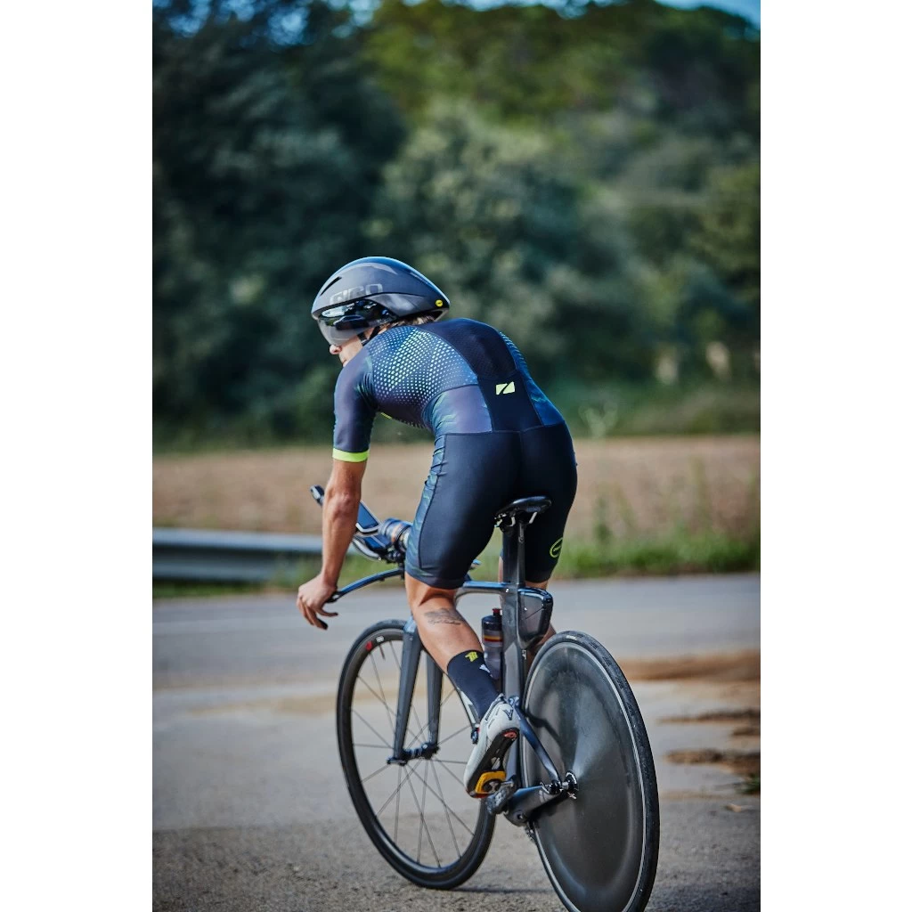 Zone3 Men's Activate Plus Revolution Short Sleeve Trisuit - Black/green 9 Zone3 Men's Activate Plus Revolution Short Sleeve Trisuit - Black/green - Image 7