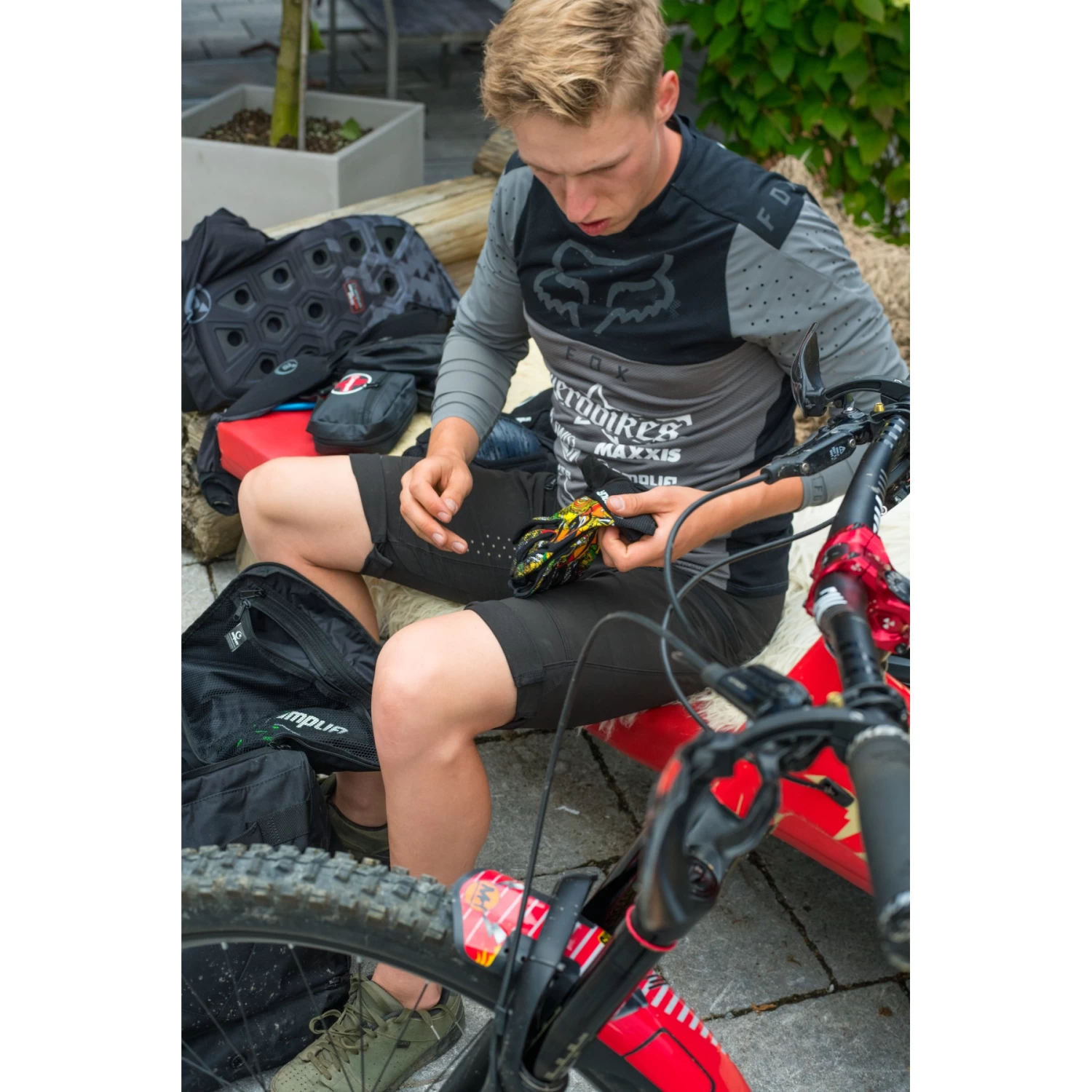 Amplifi Travel Torino 55L Travel Bag - Black 6 Amplifi Travel Torino 55L Travel Bag - Black - Image 4