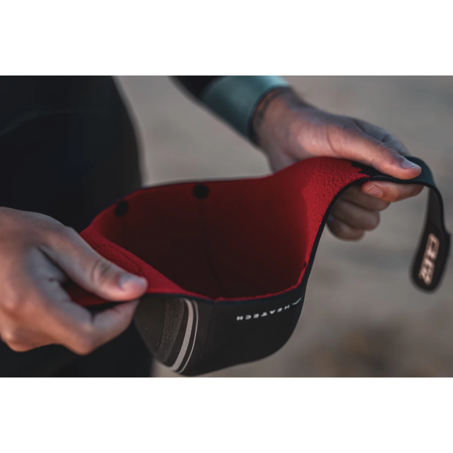 Zone3 Heat-Tech Neoprene Cap - Black/silver/red 4 Zone3 Heat-Tech Neoprene Cap - Black/silver/red - Image 2